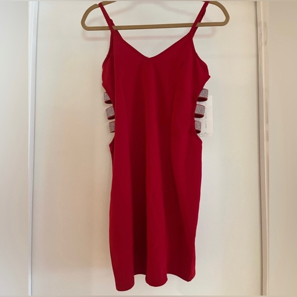 New ALMOST FAMOUS CUTOUT SPARKLING RED DRESS NWT - Picture 4 of 8